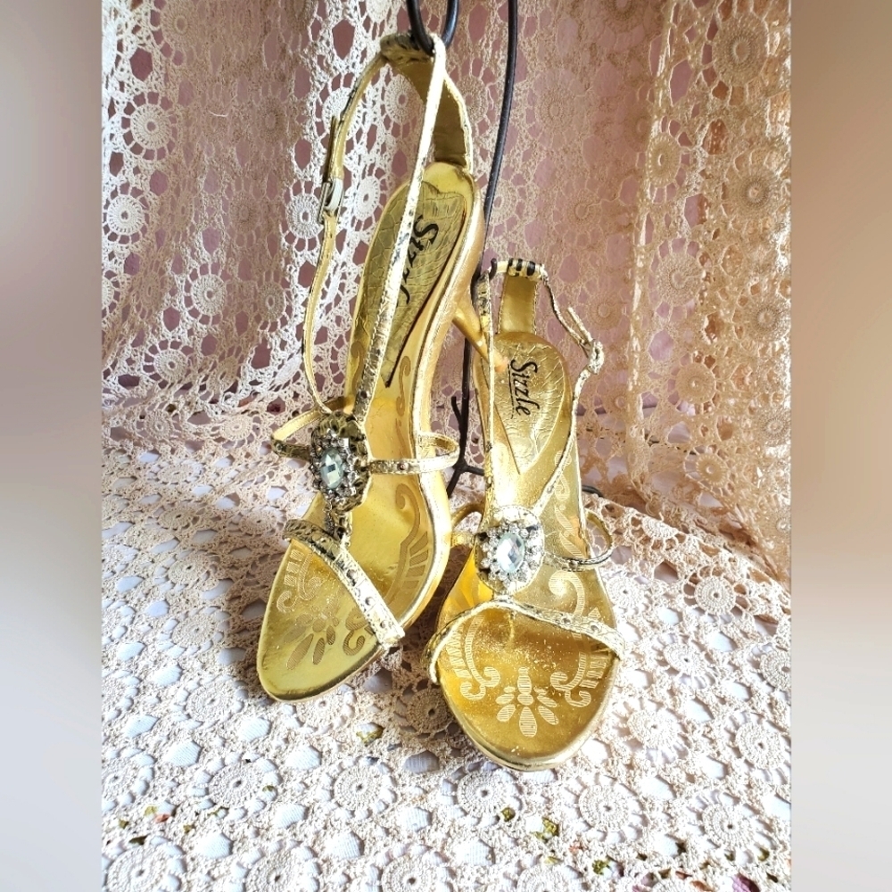 Sizzle gold Rhinestone - Picture 3 of 16